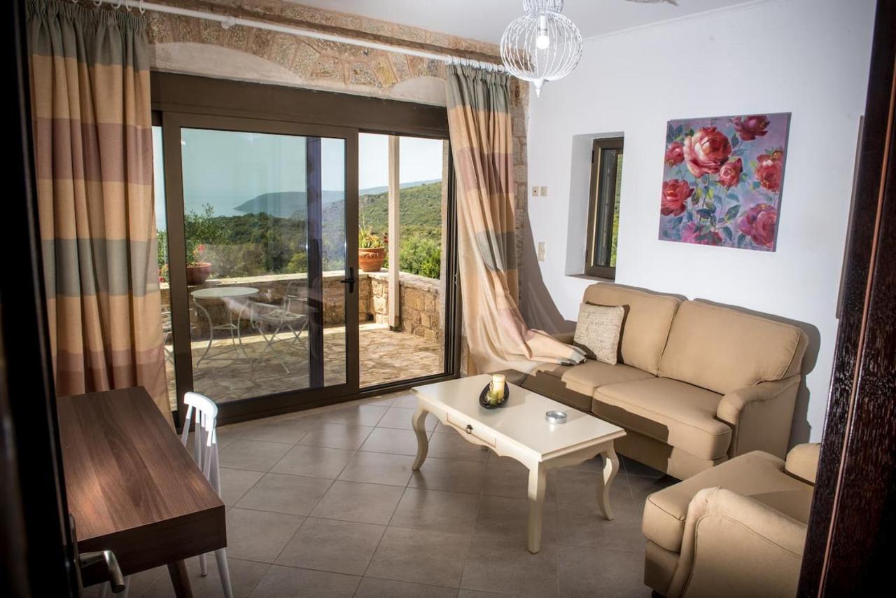 Magnificent, Authentic Private Villa And The Guest House การ์ดามมีลี ภายนอก รูปภาพ